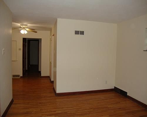 3rd image of 3918 Jamieson Ave #1F