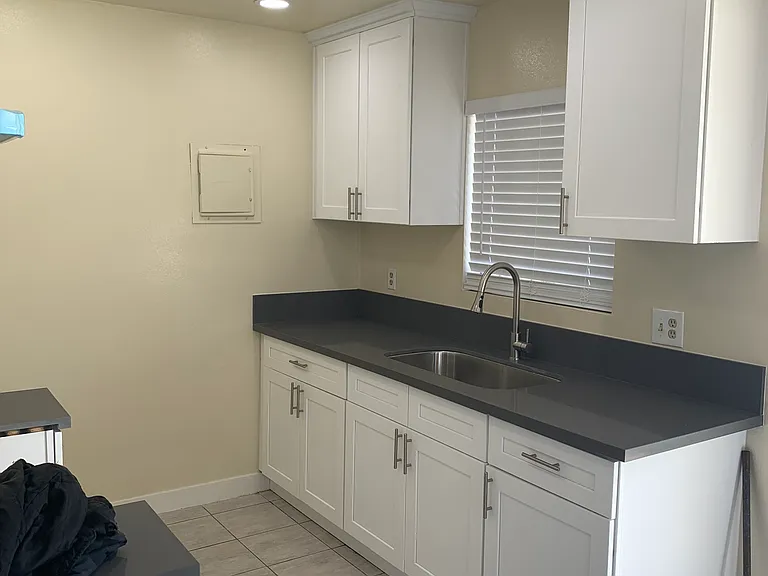 135 W Cedar St #7 — Photo 2