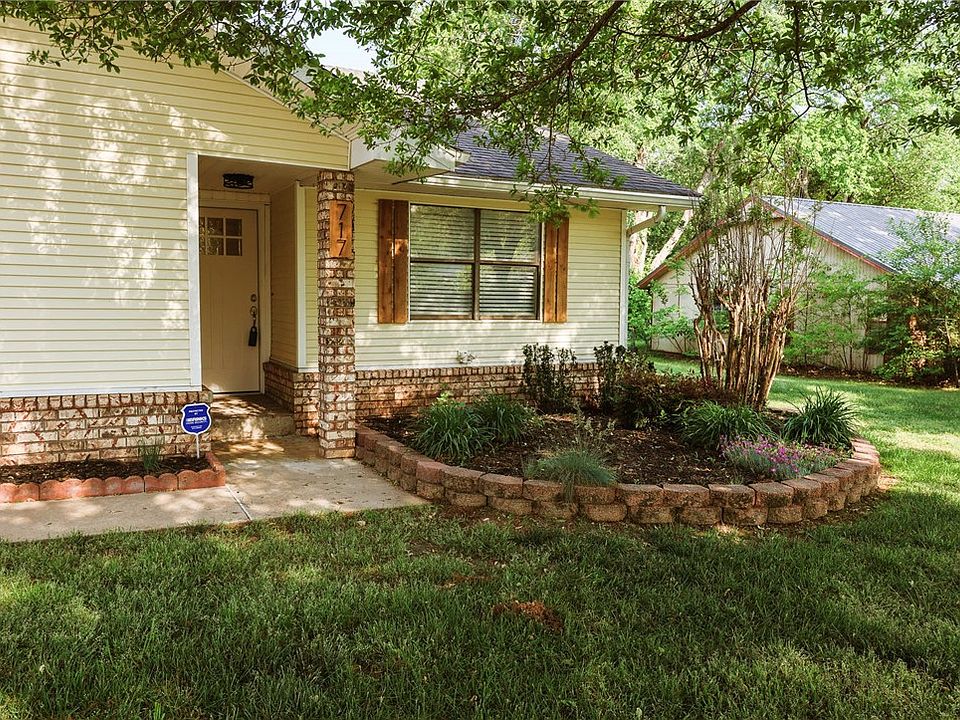 1st image of 717 Woodland Dr