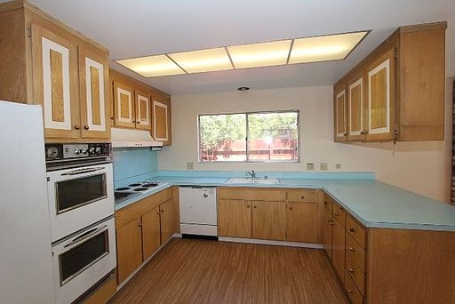 4th image of 7698 Hansom Dr