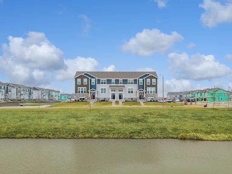 25631 W Wakefield Dr — Photo 3