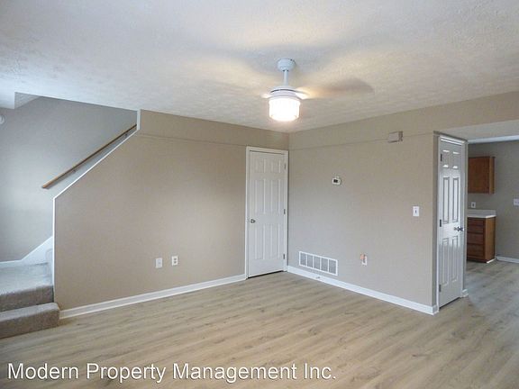 4th image of 338 E Oak St