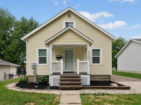 1207 6th St, Grundy Center, IA 50638