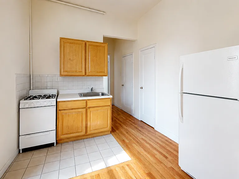 1443 York Ave #5E — Photo 6