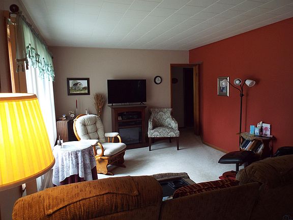 5th image of 940 Cherry St