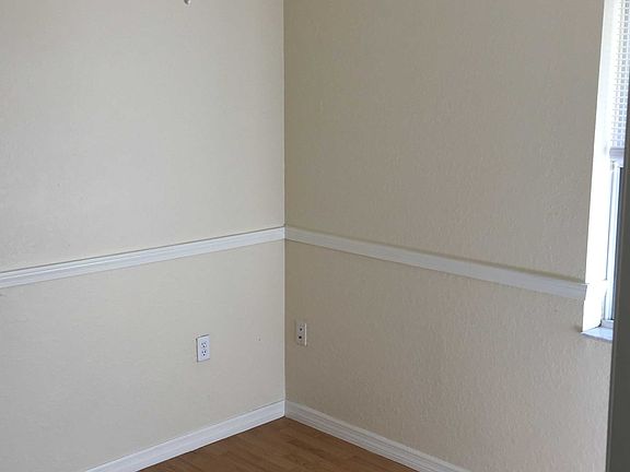 4th image of 2417 Golfview St