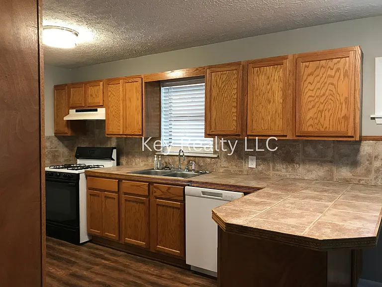 2016 Clover Ln — Photo 6