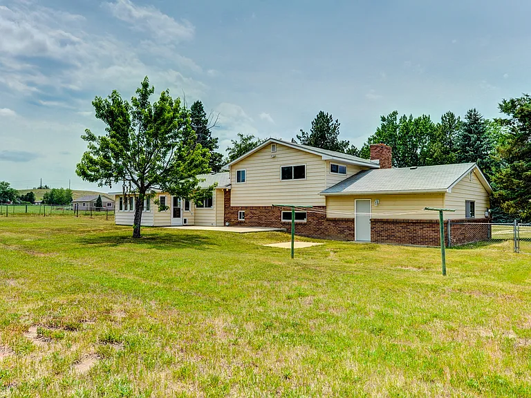 518 Clover Ln — Photo 33