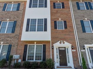 999 Rye Dr, La Plata, MD 20646