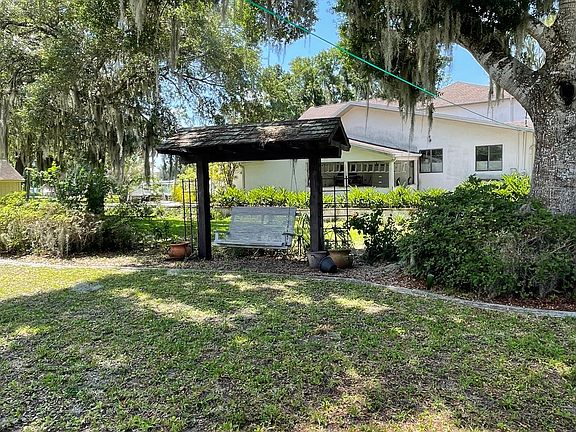 4th image of 537 NW 9th Ave