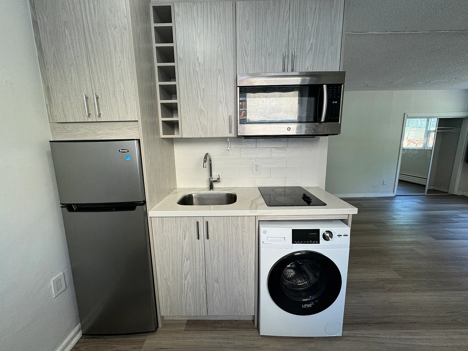140 Springhurst Ave - 3 — Photo 4