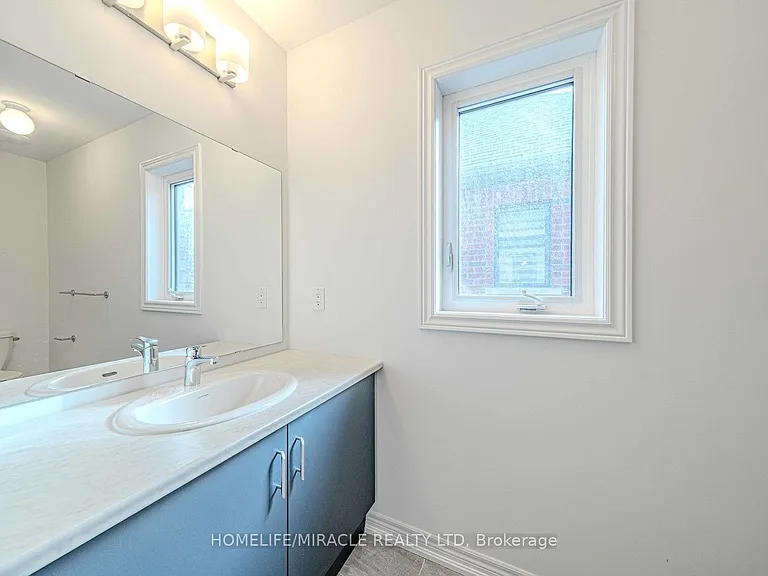 1054 Lockie Dr — Photo 3