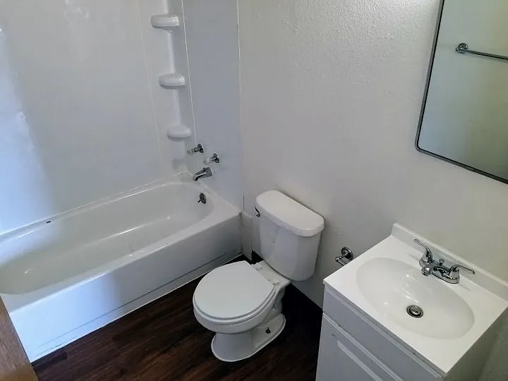 3 bed, 1.0 bath, $1,195 — Photo 3