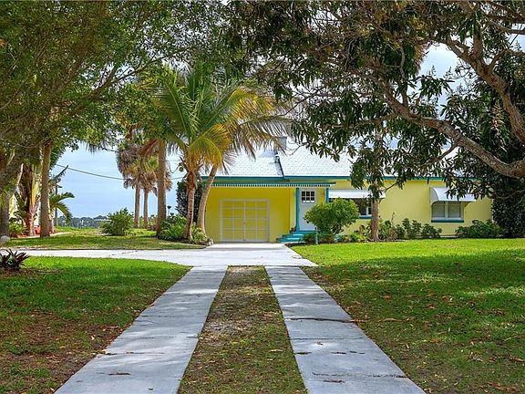 4th image of 1135 SE Saint Lucie Blvd