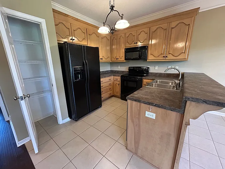 5204 Easton Ln — Photo 7