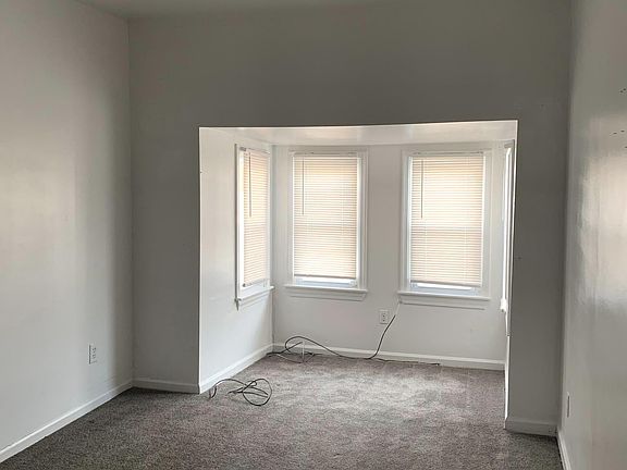 4th image of 449 W Washington St #A