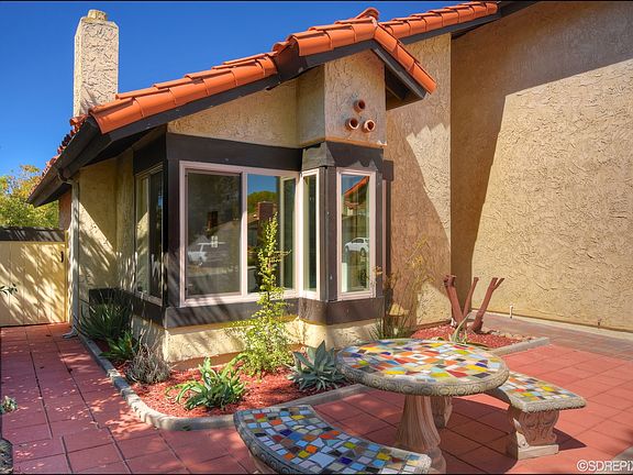 inviting front courtyard