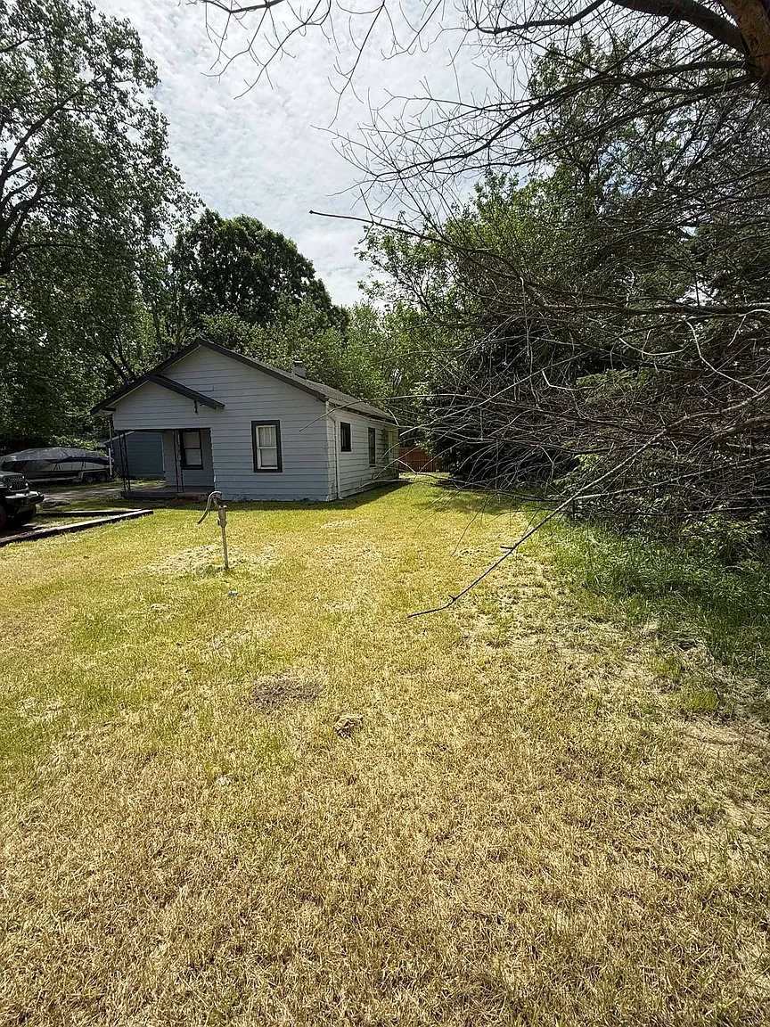2605 E Hanna Ave photo 1