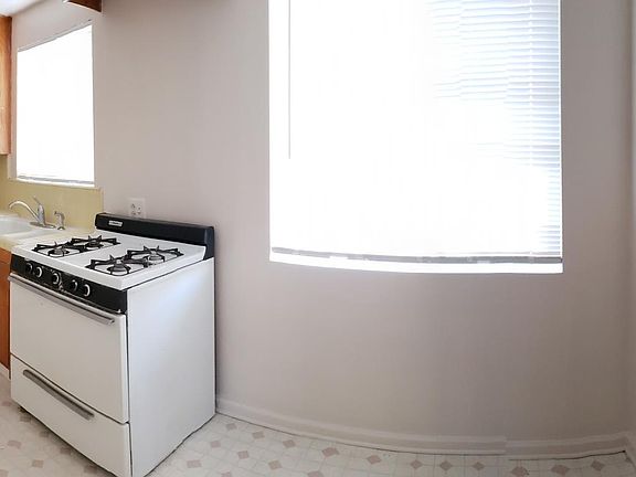 4th image of 4390 Camellia Ave #2