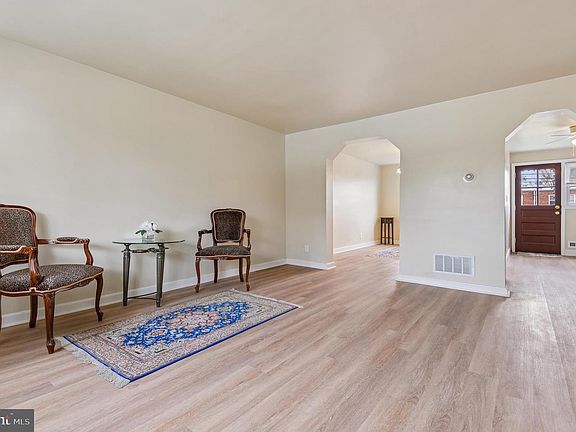 3rd image of 705 Tolna St