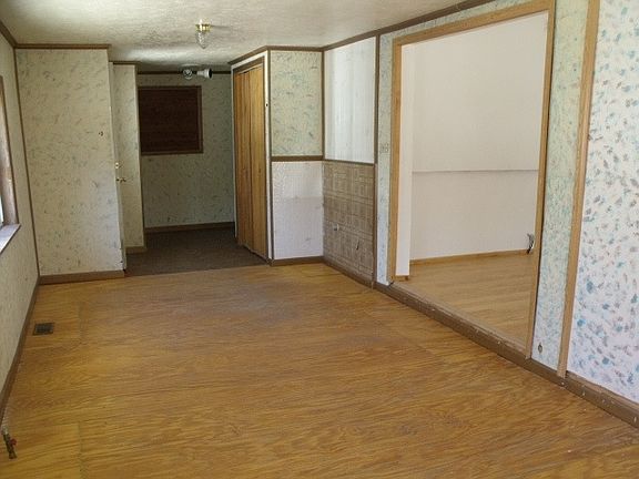 4th image of 227 Windsor Dr