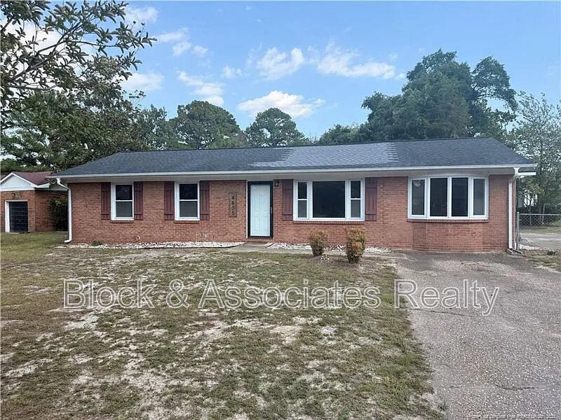 3 bed, 1.5 bath, 1352 sqft, $1,450 — Photo 1