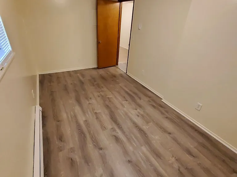 156 Manbrin Dr N — Photo 6