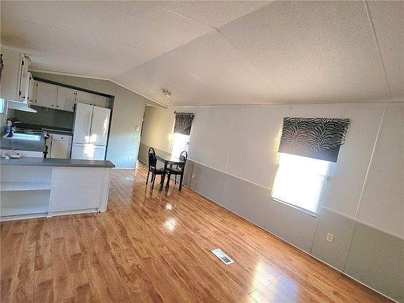 4th image of 517 Dalton Rd