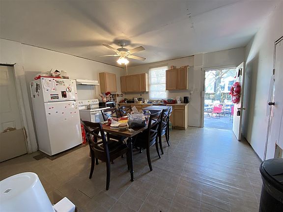 5th image of 211 Mary Ann Ave