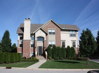30 Astor Pl, Rocky River, OH 44116