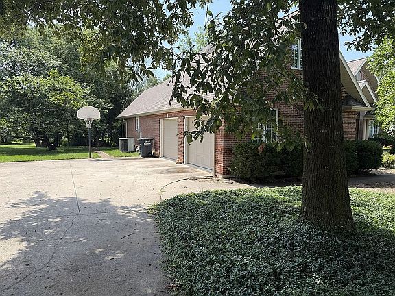 4th image of 822 Evergreen Dr