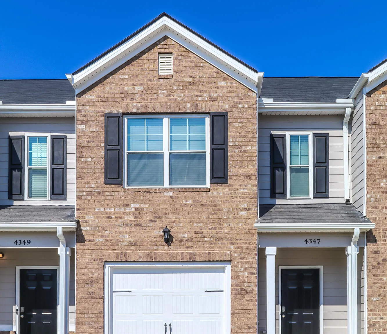 3 bed, 2.5 bath, 1435 sqft, $1,675 — Photo 3