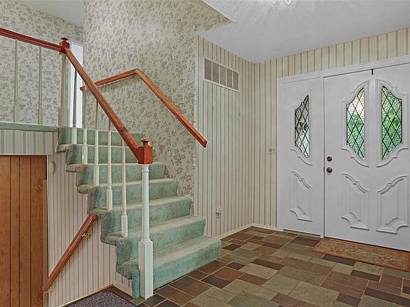4th image of 57 Fairlane Dr