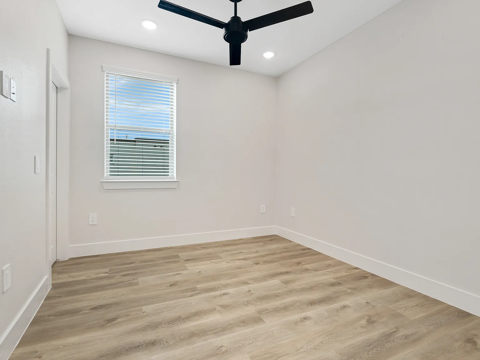 1 bed, 604 sqft, $1,575 — Photo 2