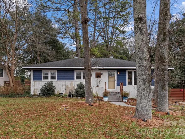 3900 Tipperary Pl, Charlotte, NC 28215
