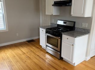 9 5th St #2, Lowell, MA 01850