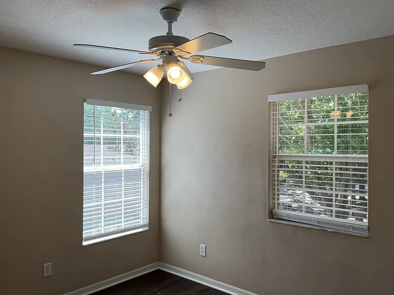7415 Oxford Garden Cir — Photo 21