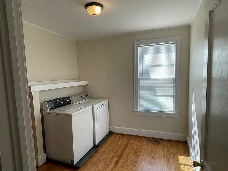 432 E 3rd St — Photo 14