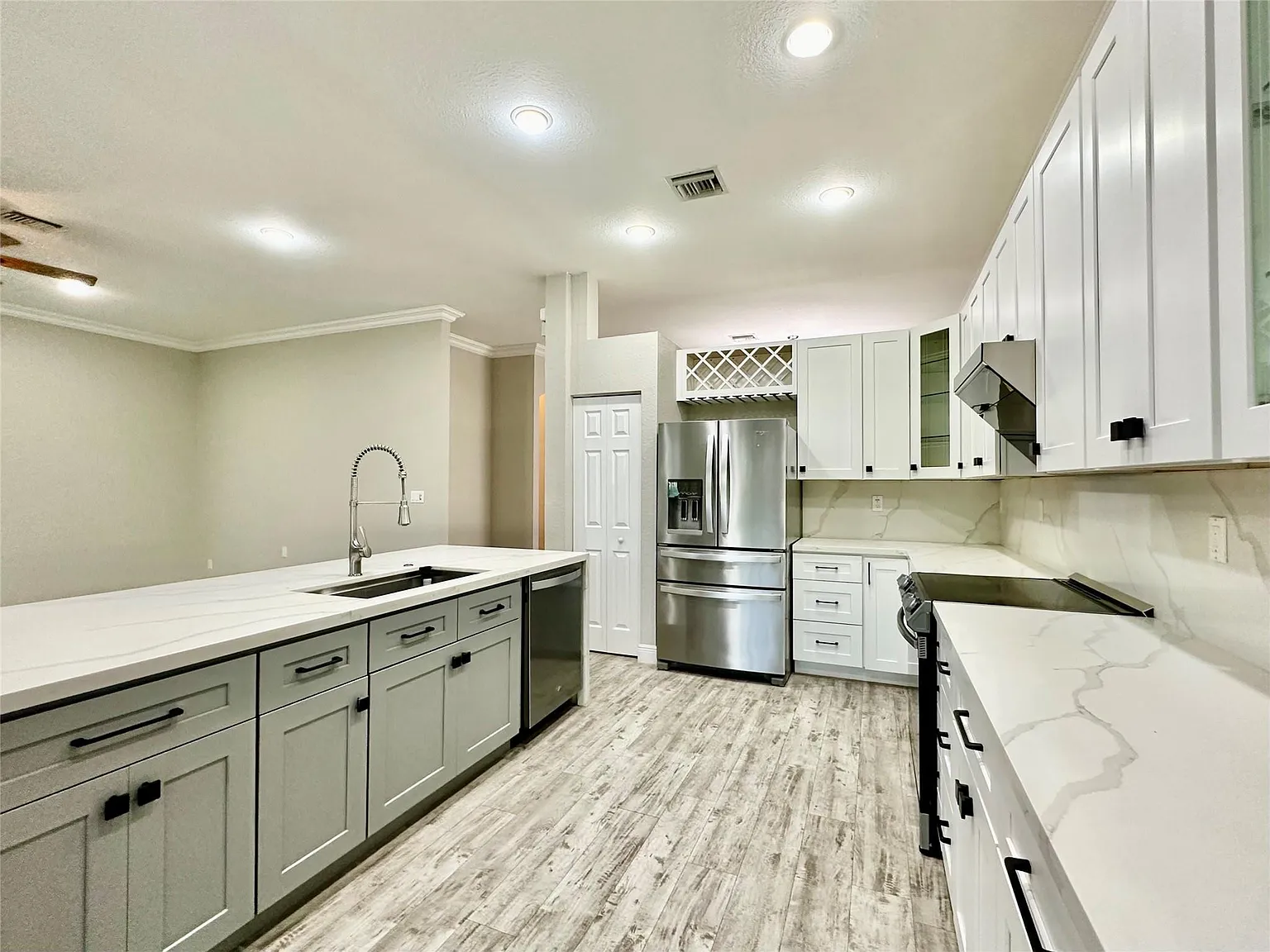 4 bed, 2.0 bath, 2172 sqft, $4,825 — Photo 3