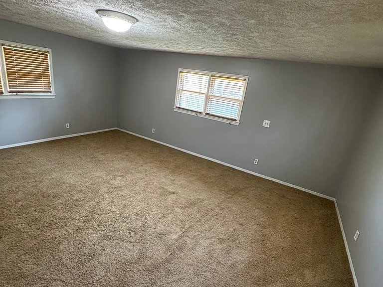 10607 Fowler Ave — Photo 12