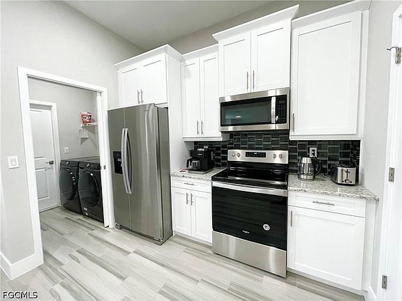 4th image of 812 SW 8th Pl