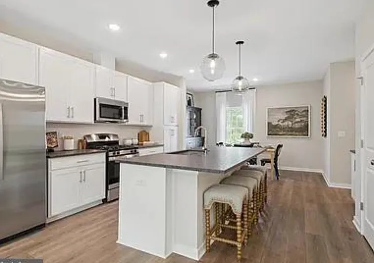 51 Silverbell Ave — Photo 6
