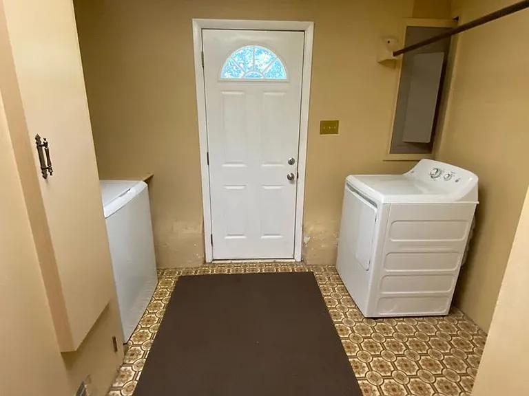 2648 S Kings Rd — Photo 18