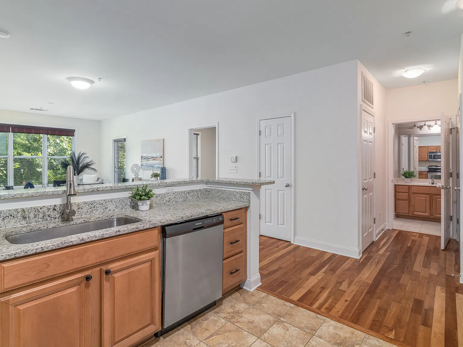 2 bed, 1210 sqft, $1,850 — Photo 4