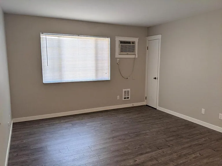 920 W Entiat Ave #C — Photo 7