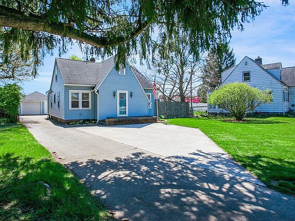 2nd image of 19652 Paxson Dr S