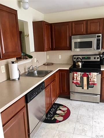 1st image of 2450 Gillian Ln