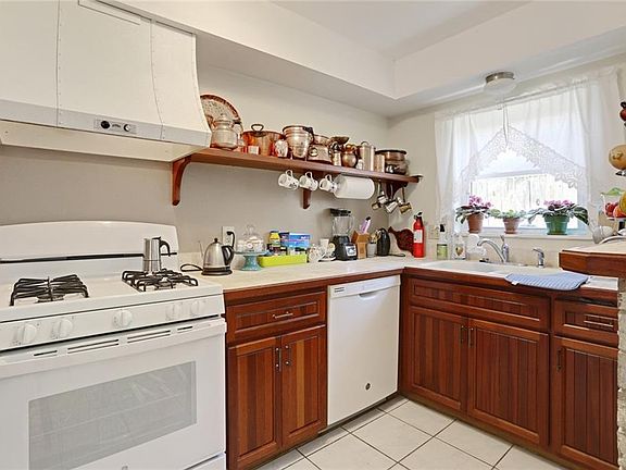 4th image of 9023 Amour Dr