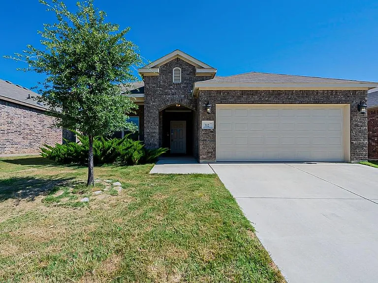 312 Emerald Creek Dr — Photo 1