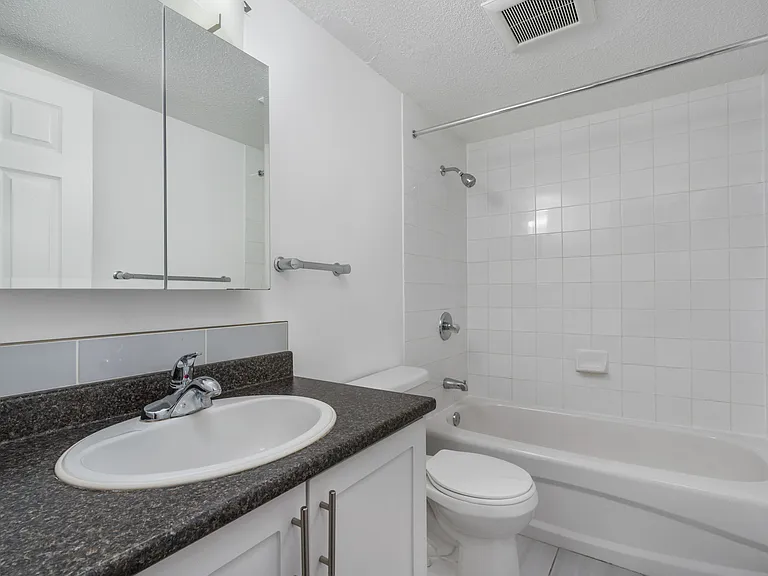 725 15th Ave SW #104 — Photo 8